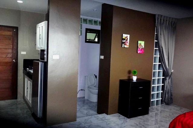  price booking studio, kitchen area for breakfast, bathroom shower, private toilet